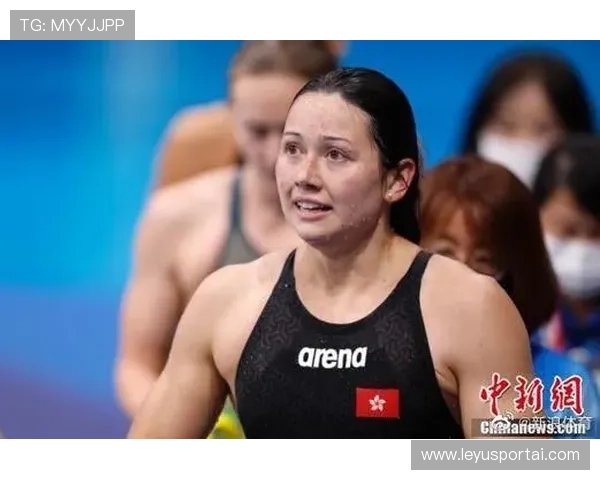 何诗蓓领奖台微笑致意,创香港游泳历史时刻 何诗蓓领奖台微笑致意,创香港游泳历史时刻